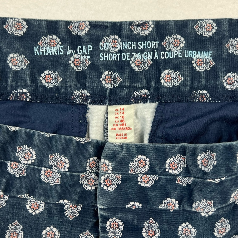 Khakis by Gap City 3 inch Shorts Sz: 14 - Picture 7 of 9